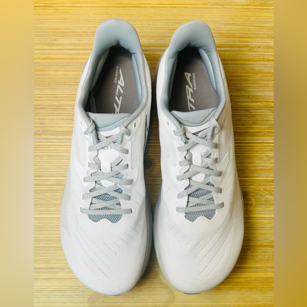 Men’s Altra Experience Flow Running Shoes - White/Grey - Size US 11.5